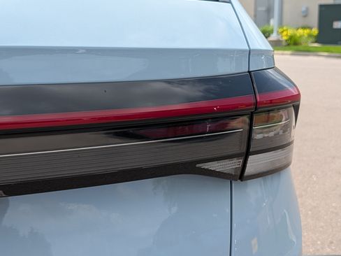 Certified 2025 Volkswagen Taos SE w/ Panoramic Sunroof Package AWD/4WD image 17