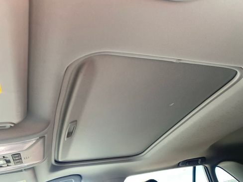 Used 2022 Toyota RAV4 XLE Premium FWD image 8