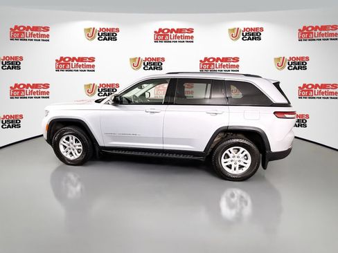 Used 2023 Jeep Grand Cherokee Laredo w/ Luxury Tech Group I AWD/4WD image 15