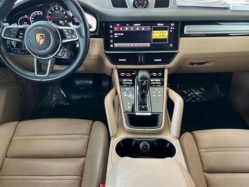 Used 2023 Porsche Cayenne Platinum Edition image 4