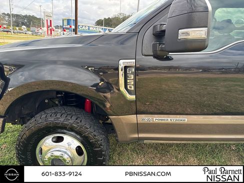 Used 2017 Ford F350 King Ranch w/ King Ranch Ultimate Package image 11