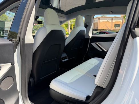 Used 2022 Tesla Model Y Long Range image 26