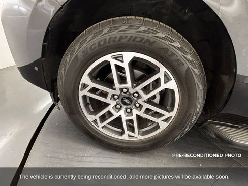 Used 2025 Ford Expedition Max Active AWD/4WD image 3