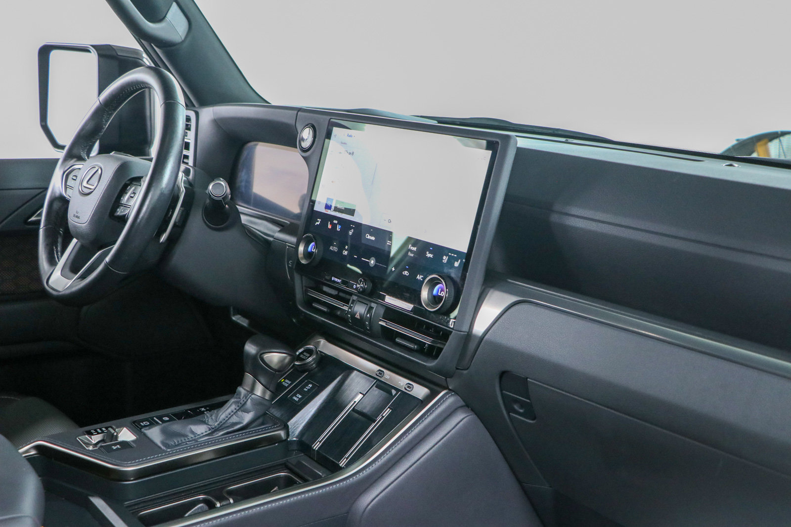 Used 2025 Lexus GX 550 w/ Accessory Package (2T) AWD/4WD image 28