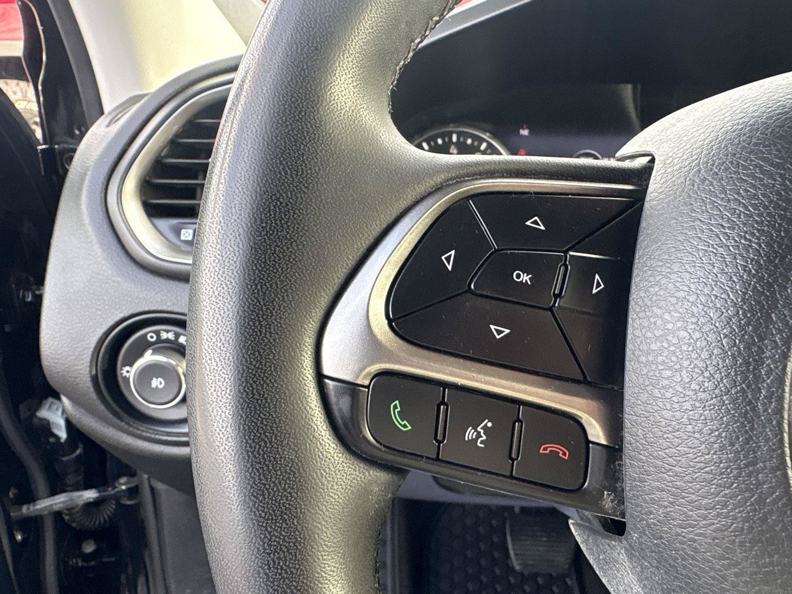 Used 2022 Jeep Renegade Latitude AWD/4WD image 18