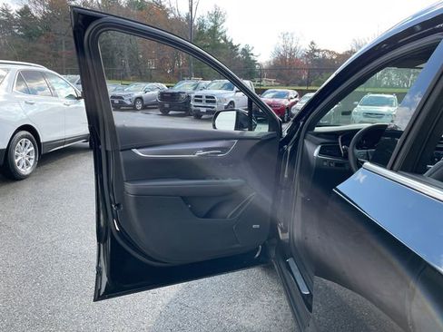 Used 2025 Cadillac XT6 Luxury w/ LPO, Floor Liner Package image 29