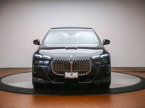 Certified 2023 BMW 740i w/ Parking Assistance Package RWD image 7