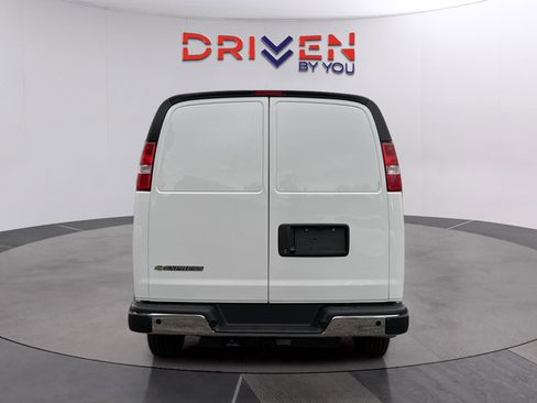 New 2026 Chevrolet Express 2500 Extended RWD image 4