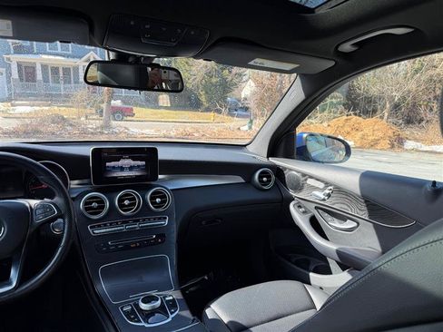 Used 2018 Mercedes-Benz GLC 300 4MATIC image 32