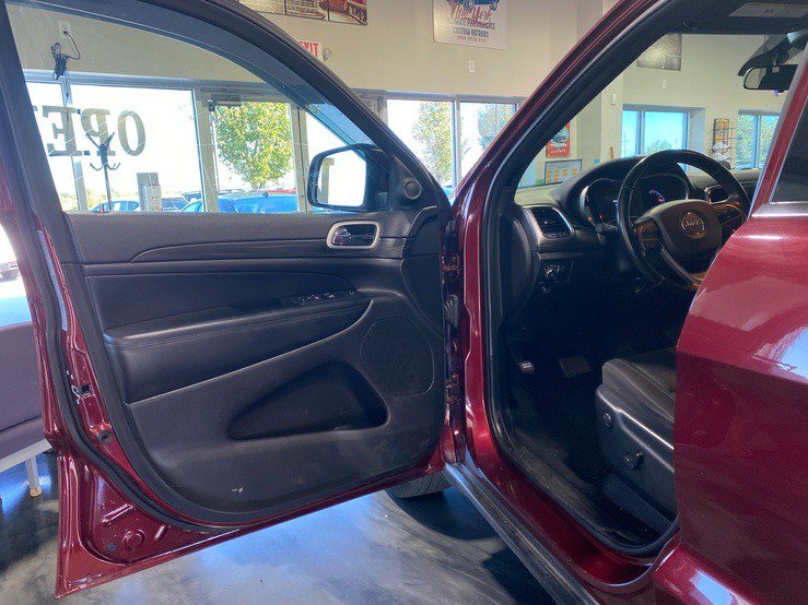 Used 2021 Jeep Grand Cherokee Laredo AWD/4WD image 15