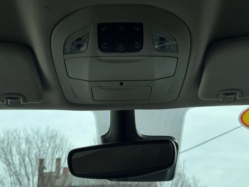 Used 2024 Chrysler Pacifica Touring-L image 28