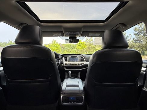 Used 2018 Toyota Highlander XLE FWD image 33