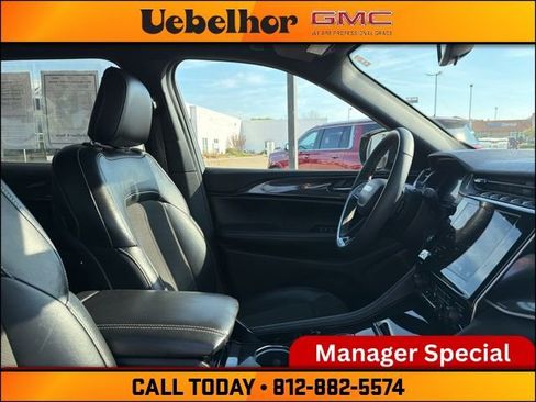 Used 2023 Jeep Grand Cherokee L Laredo AWD/4WD image 2