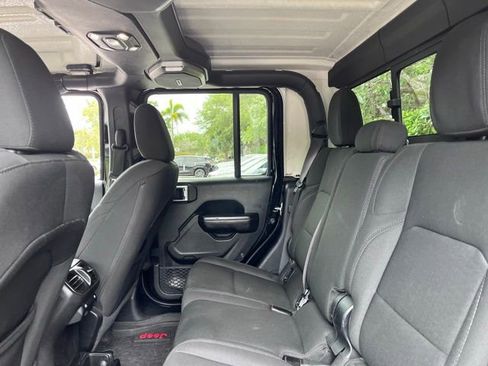 Used 2020 Jeep Gladiator Sport w/ Quick Order Package 24S image 8