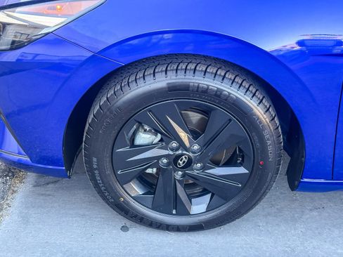 Used 2023 Hyundai Elantra Blue image 12