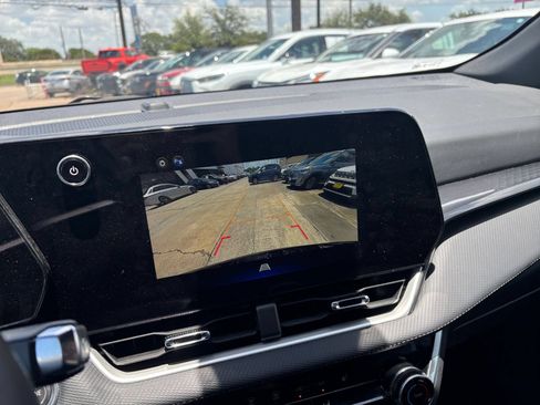 Used 2025 Chevrolet Equinox LT FWD image 22