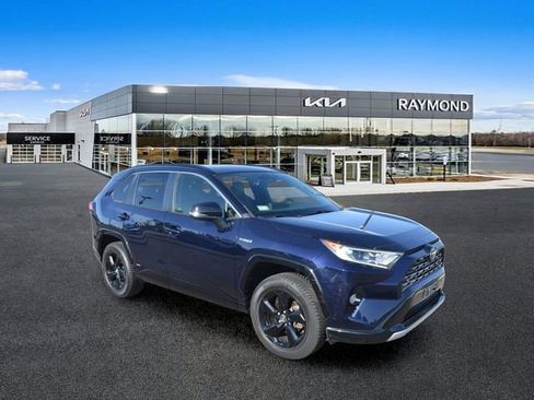 Used 2019 Toyota RAV4 XSE w/ XSE Weather Package AWD/4WD image 10