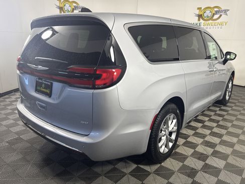 New 2026 Chrysler Pacifica Select image 7