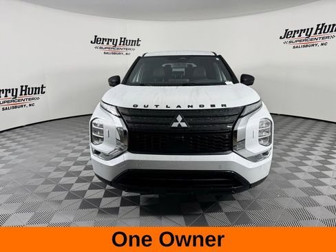 Used 2023 Mitsubishi Outlander SE Black Edition image 4