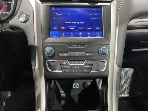 Used 2020 Ford Fusion SE AWD/4WD image 31