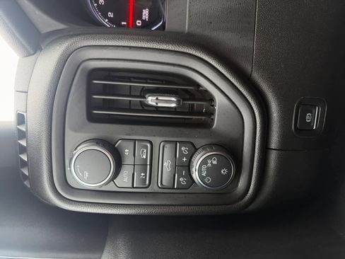 Used 2019 Chevrolet Silverado 1500 Custom w/ Custom Value Package image 27