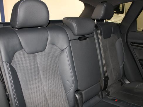 Used 2022 Audi SQ5 Premium w/ Convenience Package image 41