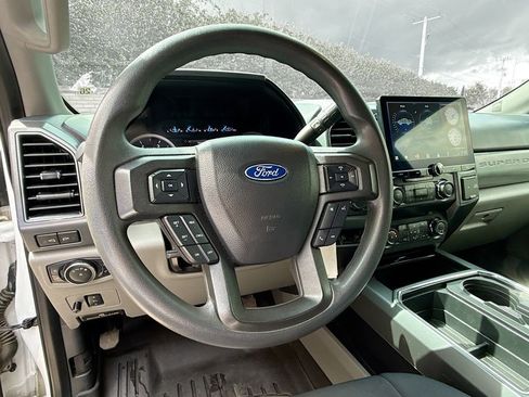 Used 2022 Ford F250 XLT w/ XLT Premium Package image 12