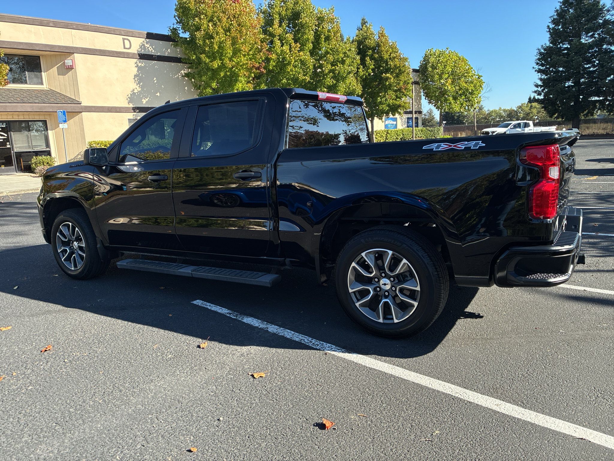 Used 2023 Chevrolet Silverado 1500 Custom w/ LPO, Dark Essentials Package AWD/4WD image 5