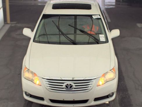 Used 2010 Toyota Avalon Limited FWD image 2