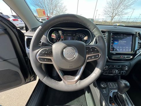 Used 2022 Jeep Cherokee Limited image 42