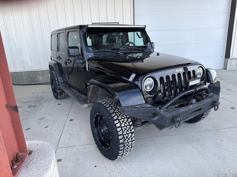 Used 2014 Jeep Wrangler Unlimited Sahara w/ Connectivity Group image 8