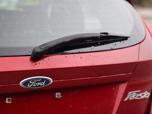 Used 2013 Ford Fiesta SE FWD image 30
