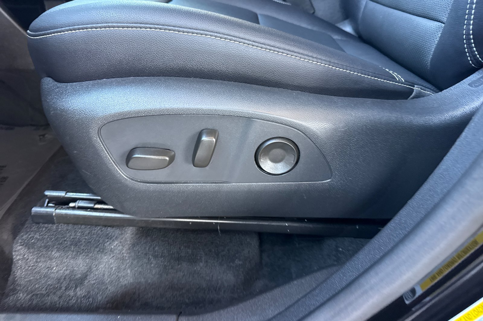 Used 2026 Chevrolet Traverse LT FWD image 19