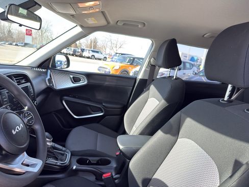 Used 2024 Kia Soul LX w/ LX Technology Package image 25
