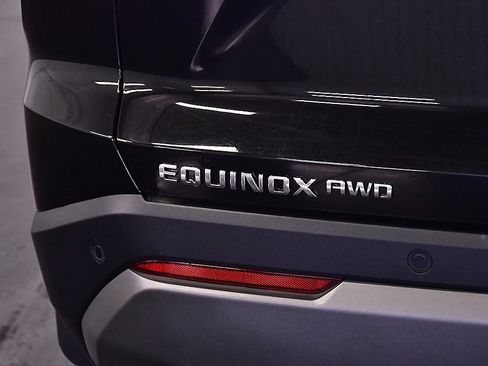 Used 2025 Chevrolet Equinox LT w/ Safety and Technology Package image 10