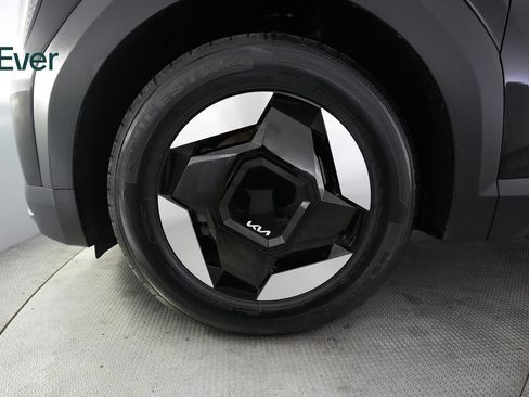 Used 2024 Kia EV9 Light Long Range RWD image 19