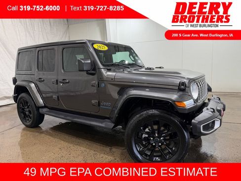 Used 2025 Jeep Wrangler Unlimited Sahara AWD/4WD image 1
