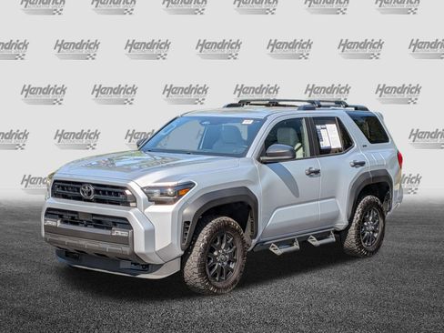 Used 2025 Toyota 4Runner SR5 AWD/4WD image 5