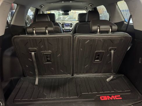 Used 2023 GMC Acadia SLT w/ Preferred Package image 18