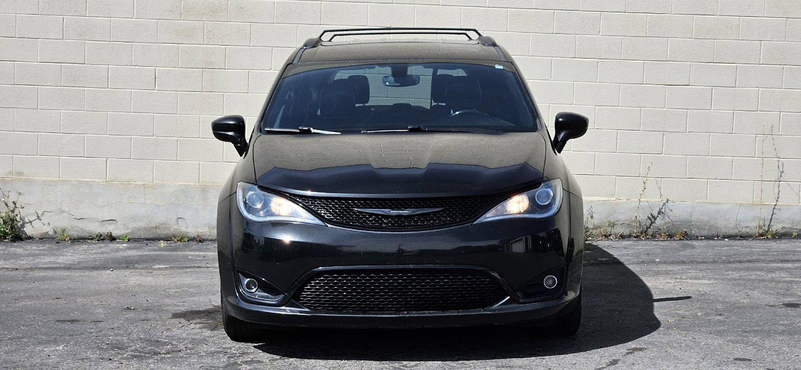 Used 2020 Chrysler Pacifica Touring-L Plus FWD image 8