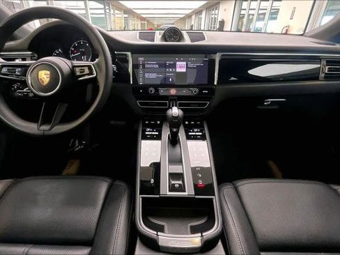 Used 2025 Porsche Macan AWD/4WD image 15