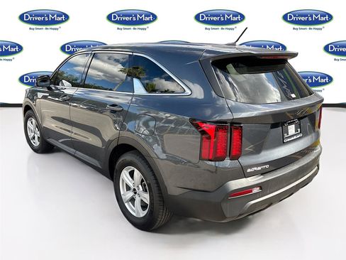 Used 2023 Kia Sorento LX image 5
