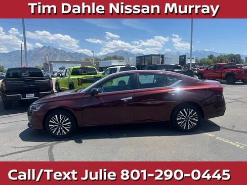 Used 2025 Nissan Altima 2.5 SV AWD/4WD image 7