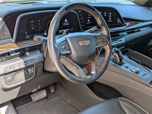 Used 2023 Cadillac Escalade Premium Luxury image 9