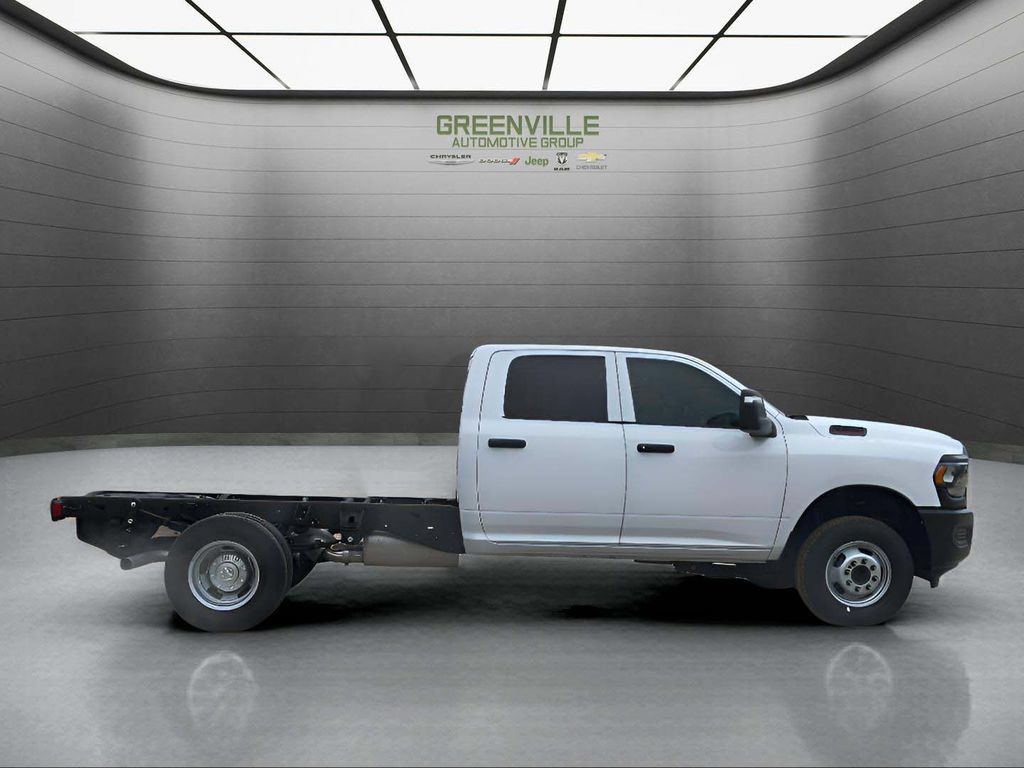 New 2024 RAM 3500 Tradesman w/ Convenience Group AWD/4WD image 7