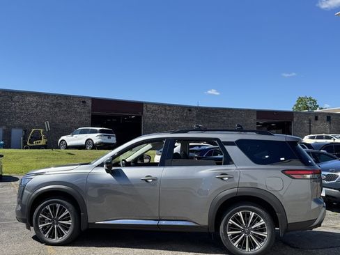 New 2026 Nissan Pathfinder Platinum w/ Cargo Package AWD/4WD image 32