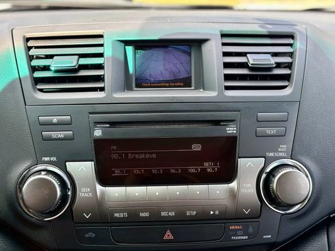 Used 2012 Toyota Highlander SE w/ Tow Pkg AWD/4WD image 21