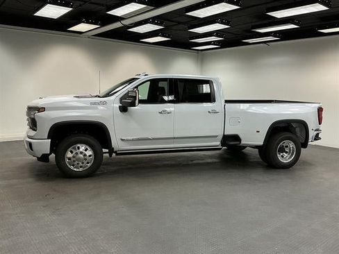 New 2026 Chevrolet Silverado 3500 High Country w/ High Country Premium Package AWD/4WD image 2