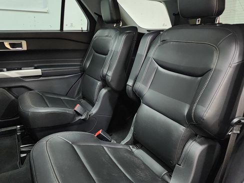 Used 2022 Ford Explorer XLT w/ Equipment Group 202A image 16