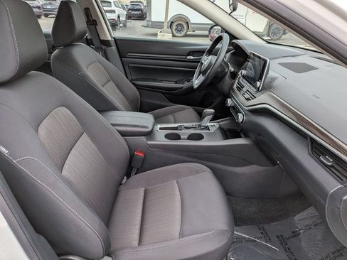 Used 2025 Nissan Altima 2.5 SV FWD image 30